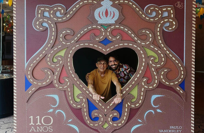 Fagner visita exposição sobre Luiz Gonzaga n’O Maior São João do Mundo