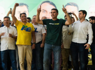 Efraim Filho aposta em vitória de Flávio Bolsonaro
