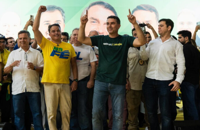 Efraim Filho aposta em vitória de Flávio Bolsonaro