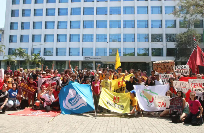 Estudantes anunciam fim da greve de quase dois meses na USP