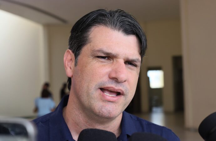 Prefeito exalta maioria e diz que não vai interferir na eleição da presidência da CMJP