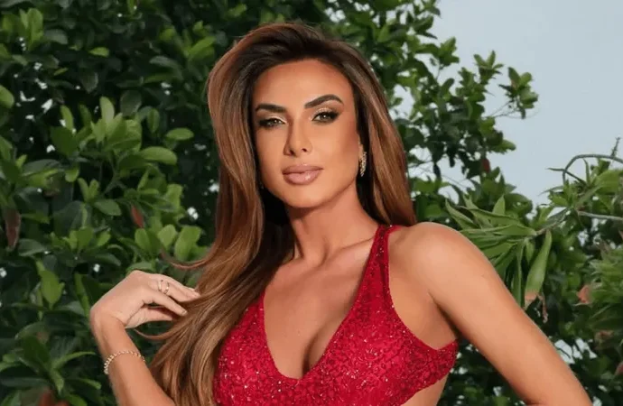 Nicole Bahls descarta política e viraliza na internet