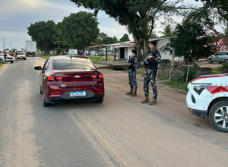 Polícia apreende armas, drogas e veículos roubados no Conde