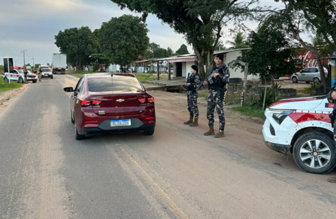 Polícia apreende armas, drogas e veículos roubados no Conde