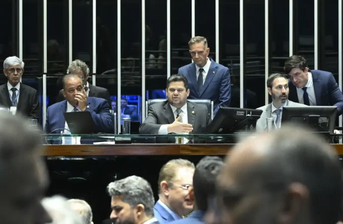 Senado anula norma sobre aborto legal em crianças vítimas de estupro