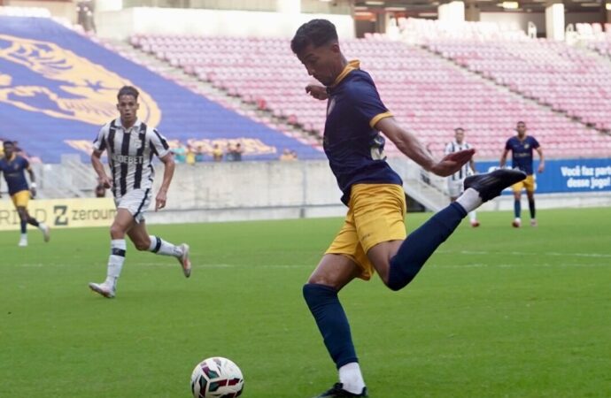 Treze perde por 3 a 0 para o Retrô, mas avança em 1° e vai enfrentar a Jacuipense na Série D