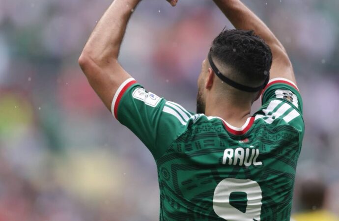 México estreia com vitória sobre África do Sul em jogo com três expulsões