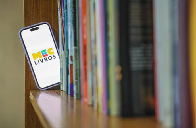 Em 3 meses, MEC Livros alcança 971 mil inscritos e empresta meio milhão de obras