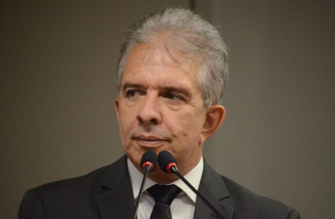 Nabor comemora adesão de vereadores da situação e oposição em Campina Grande