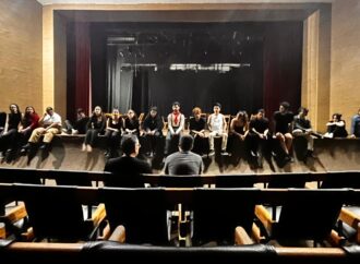 Cidade Hades estreia em Campina Grande e aposta em teatro musical de grande porte