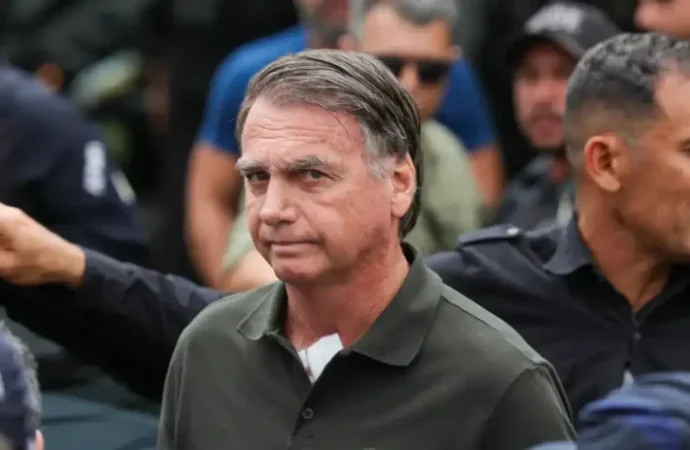 Fuzil, pistolas e espingardas: saiba as armas que Bolsonaro deverá entregar por ordem de Moraes