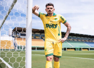 Livre no mercado, Tiquinho Soares entra na mira do Sport após rescindir com o Santos