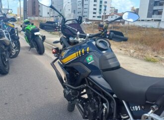 Homem que tentou furtar moto da PRF para ‘farmar aura’ é solto após audiência de custódia