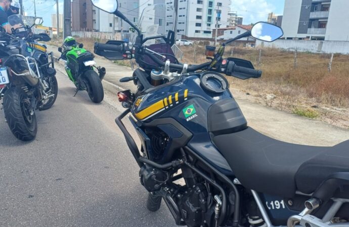 Homem que tentou furtar moto da PRF para ‘farmar aura’ é solto após audiência de custódia