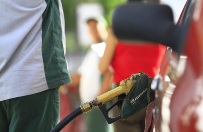Governo anuncia retirada de parte de subvenção ao diesel a partir de quarta-feira (1º)