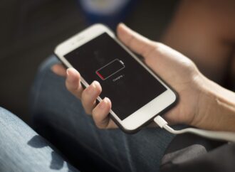 Cinco dicas simples para fazer a bateria do celular durar mais