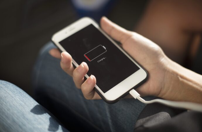 Cinco dicas simples para fazer a bateria do celular durar mais