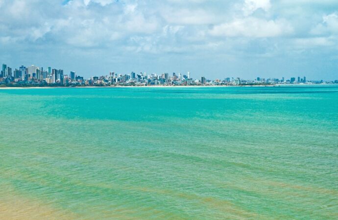 Litoral da Paraíba entra em alerta para mar agitado com ondas de até 3,5 metros