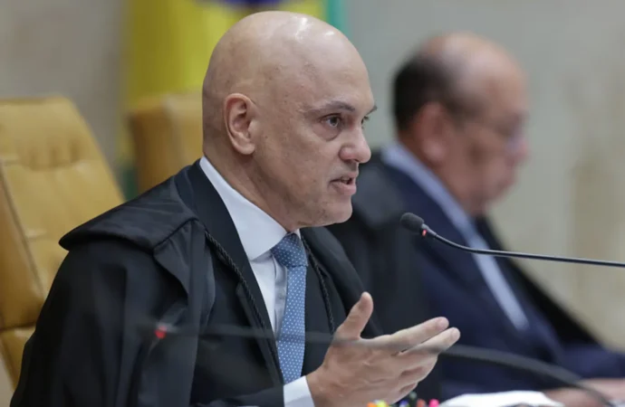 Moraes determina que Exército entregue pistolas, fuzil e espingardas de Bolsonaro à PF