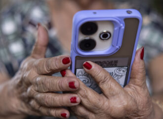 Letramento digital é ferramenta essencial para proteger idosos de golpes