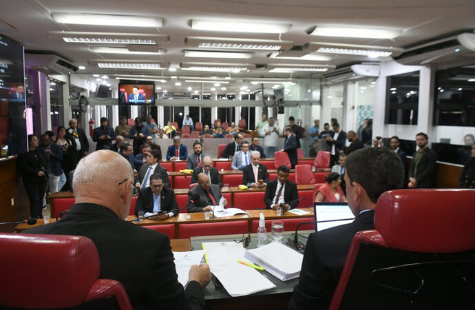 Mais da metade dos vereadores de João Pessoa pensa no voto cruzado
