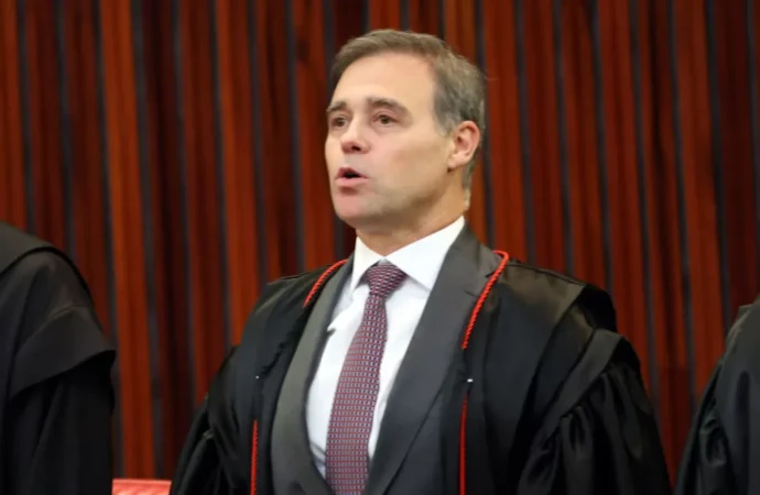 Dark Horse: Mendonça envia à PGR pedido de investigação sobre filme de Bolsonaro