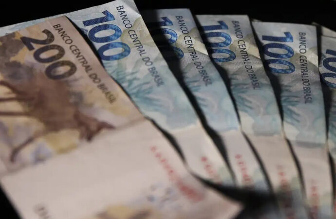 Sancionada lei que oferece R$ 15 bi em crédito para empresas afetadas por tarifaço