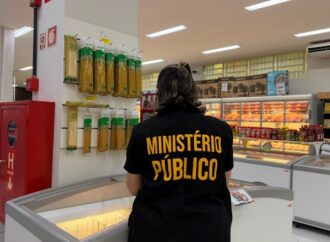 Dois supermercados são autuados por vender produtos vencidos, em Santa Luzia