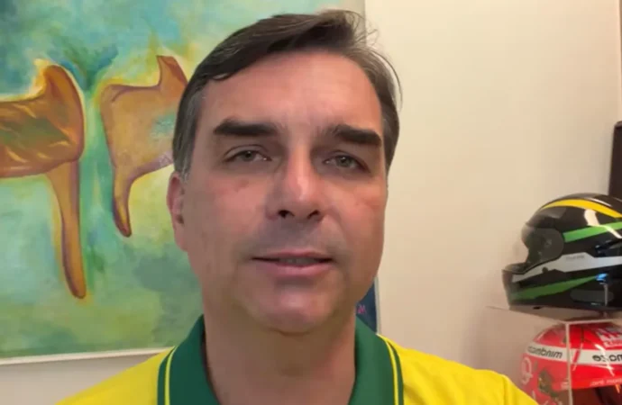 Flávio Bolsonaro é proibido de visitar o pai por 90 dias após carta escrita pelo ex-presidente