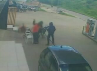 Funcionário é agredido por bandido durante assalto a posto de combustíveis, na Paraíba