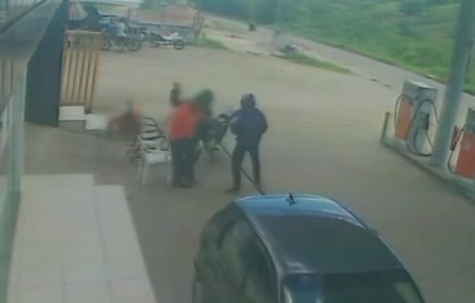 Funcionário é agredido por bandido durante assalto a posto de combustíveis, na Paraíba