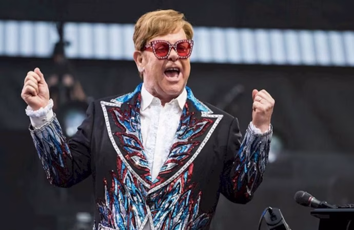 Elton John pode estar preparando show com hologramas para 2027