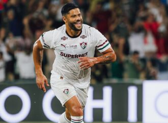 Hulk faz primeiro gol pelo Fluminense em amistoso contra o Bahia