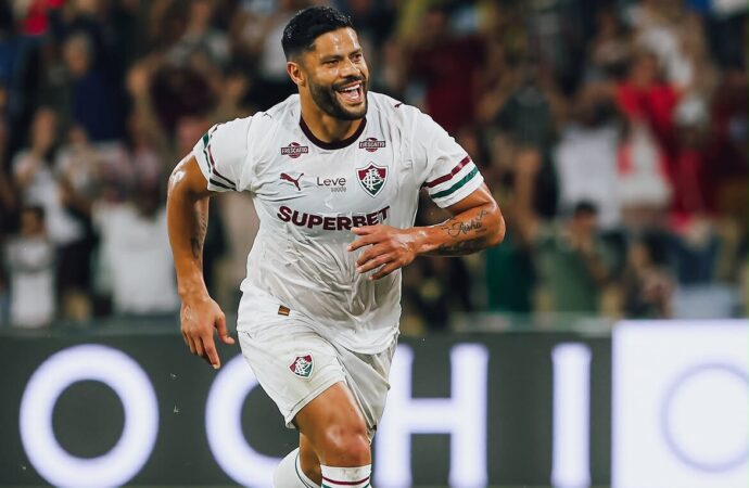 Hulk faz primeiro gol pelo Fluminense em amistoso contra o Bahia