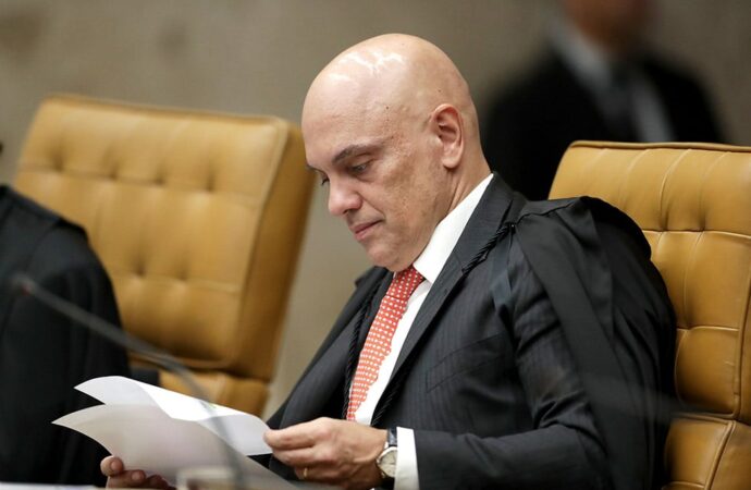 Alexandre Moraes está presidindo o Supremo e tomará decisões urgentes
