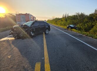 Motorista morre e duas pessoas ficam feridas após colisão entre carros na BR-230, em Soledade