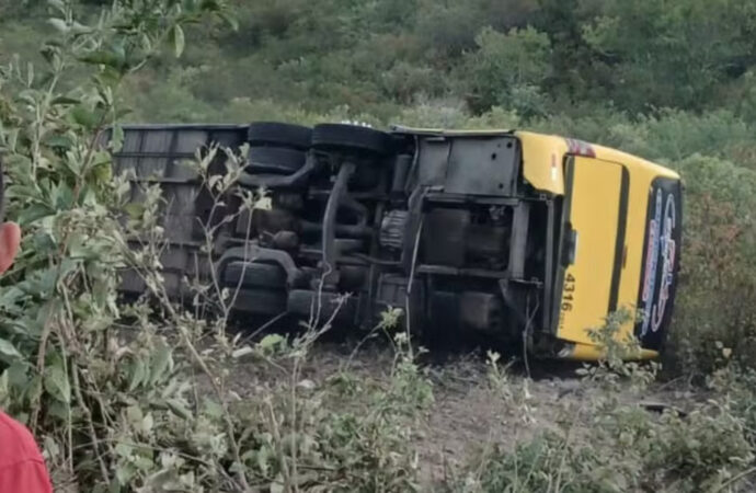 Acidente com romeiros provoca mortes e deixa 21 pessoas feridas