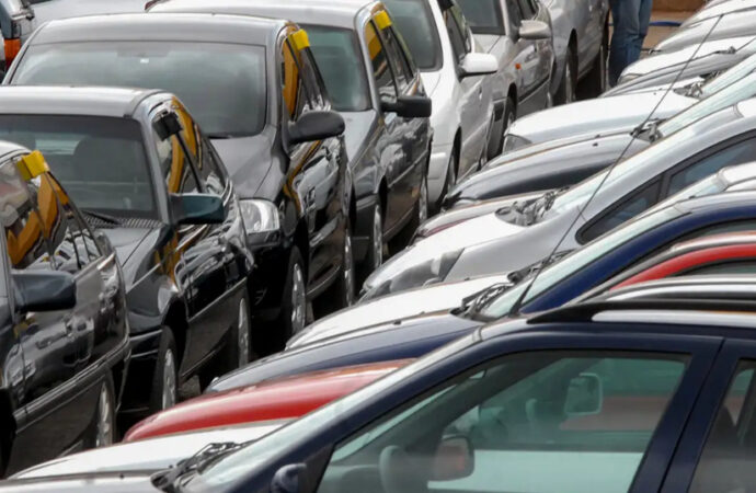 Governo amplia compra de carros seminovos por motoristas de aplicativo