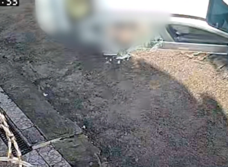 Vídeo mostra criança de 3 anos que morreu sendo arremessada de carro, em João Pessoa