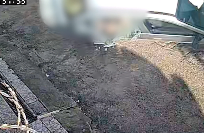 Vídeo mostra criança de 3 anos que morreu sendo arremessada de carro, em João Pessoa