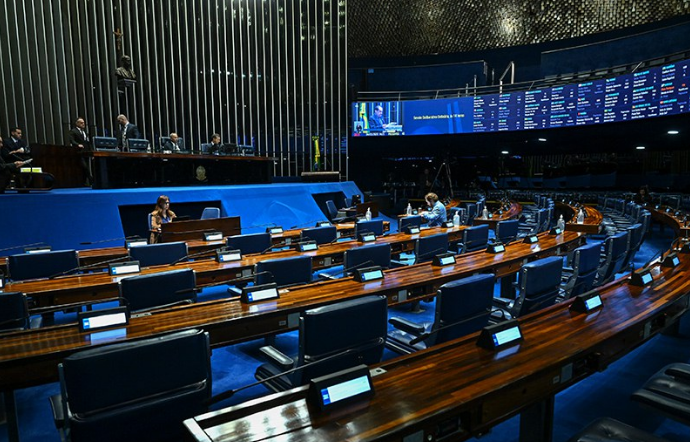 Senado aprova alívio de imposto sobre combustíveis; texto vai à sanção
