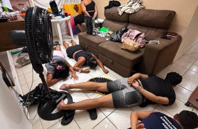 Grupo é preso suspeito de realizar delivery de drogas na orla de João Pessoa
