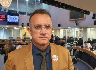 Deputado abre portas para apoio de Murilo Galdino a Efraim Filho