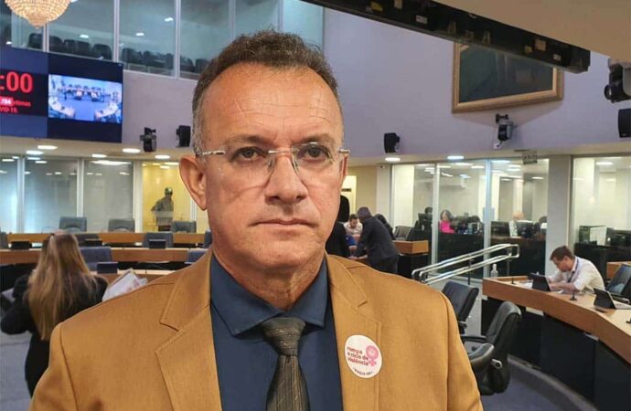 Deputado abre portas para apoio de Murilo Galdino a Efraim Filho