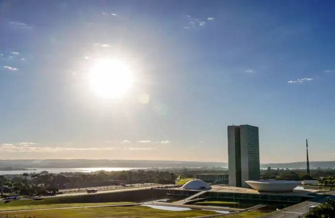 Congresso vota nesta semana fim da escala 6×1 e “taxa das blusinhas”