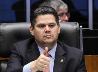 Alcolumbre destrava PEC do fim da 6×1 após conversas com Lula