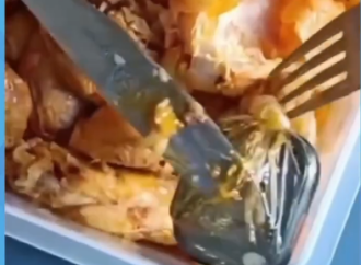 Frango “recheado” com smartwatches e carregadores é descoberto em revista de presídio na Paraíba