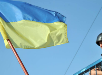 Ataque russo fura defesa de Kiev e mata 10; Ucrânia afunda navio
