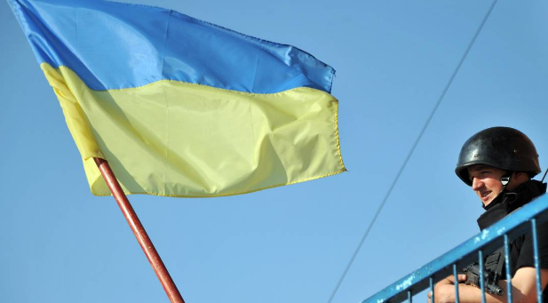 Ataque russo fura defesa de Kiev e mata 10; Ucrânia afunda navio