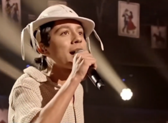 Cantor paraibano emociona jurados no Canta Comigo Teen da Record
